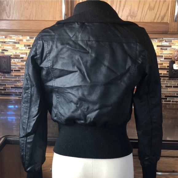 Stylish Black Zip Up Jacket - Picture 2 of 4